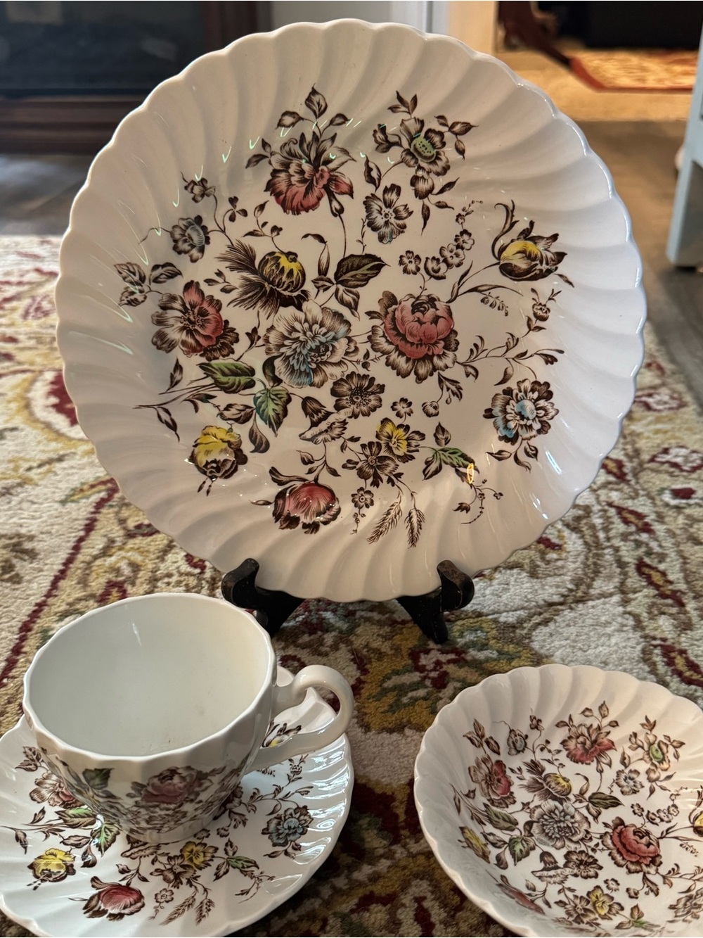 Floral Scalloped Edge Dinnerware 4 piece - White with Multi-Color Floral Pattern